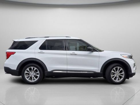 Used 2021 Ford Explorer Limited w/ Equipment Group 301A AWD/4WD image 24