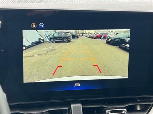 Used 2025 Chevrolet Equinox LT w/ Convenience Package II image 32