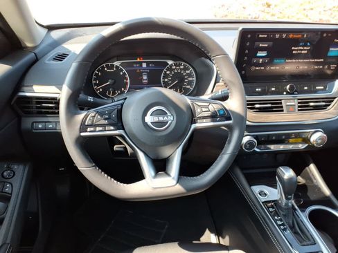 Used 2024 Nissan Altima 2.5 SV w/ SV Premium Package AWD/4WD image 14