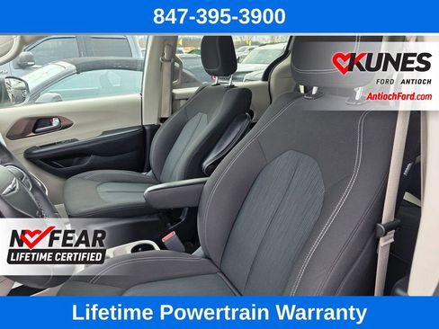 Used 2023 Chrysler Voyager LX FWD image 16