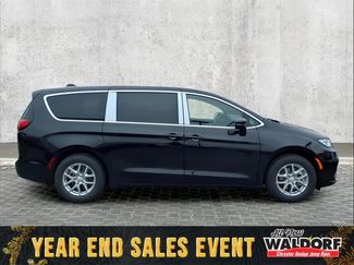 New 2026 Chrysler Pacifica Select video 2