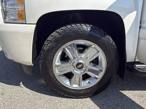 Used 2012 Chevrolet Silverado 1500 LTZ w/ LTZ White Diamond Edition AWD/4WD image 25