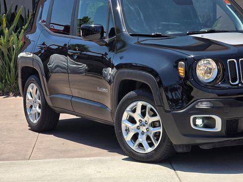 Used 2018 Jeep Renegade Latitude image 4