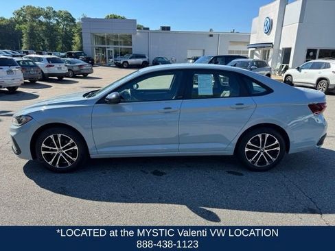 Certified 2025 Volkswagen Jetta Sport FWD image 9