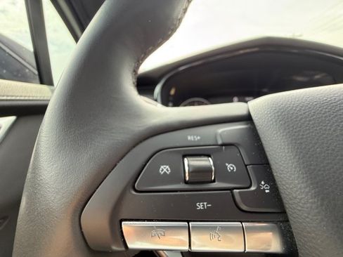 Used 2025 Cadillac XT6 Luxury FWD image 27