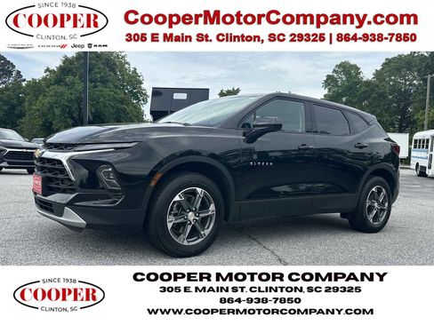 Used 2025 Chevrolet Blazer LT FWD image 1
