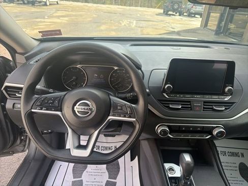 Used 2022 Nissan Altima 2.5 SV AWD/4WD image 18
