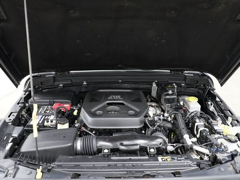 Used 2019 Jeep Wrangler Unlimited Sahara AWD/4WD image 26