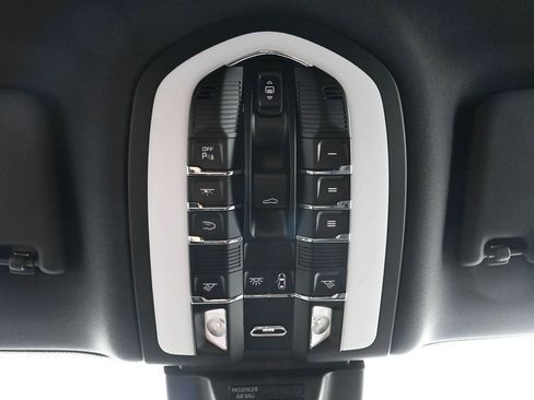 Used 2026 Porsche Macan image 23