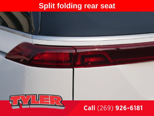 Used 2024 Kia Carnival EX FWD image 12