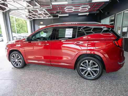 Used 2020 GMC Terrain Denali w/ Denali Premium Package AWD/4WD image 2