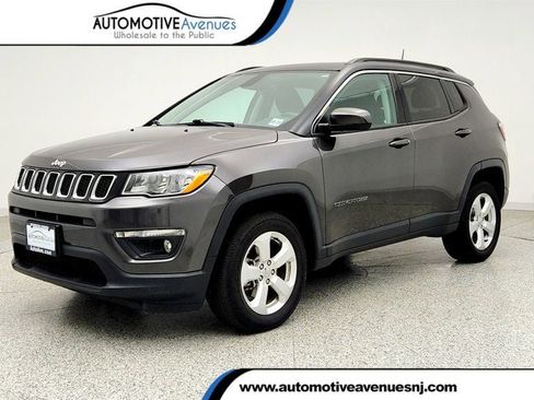 Used 2018 Jeep Compass Latitude w/ Popular Equipment Group AWD/4WD image 1