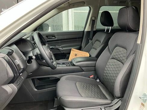 Used 2024 Nissan Pathfinder S w/ Cargo Package image 2