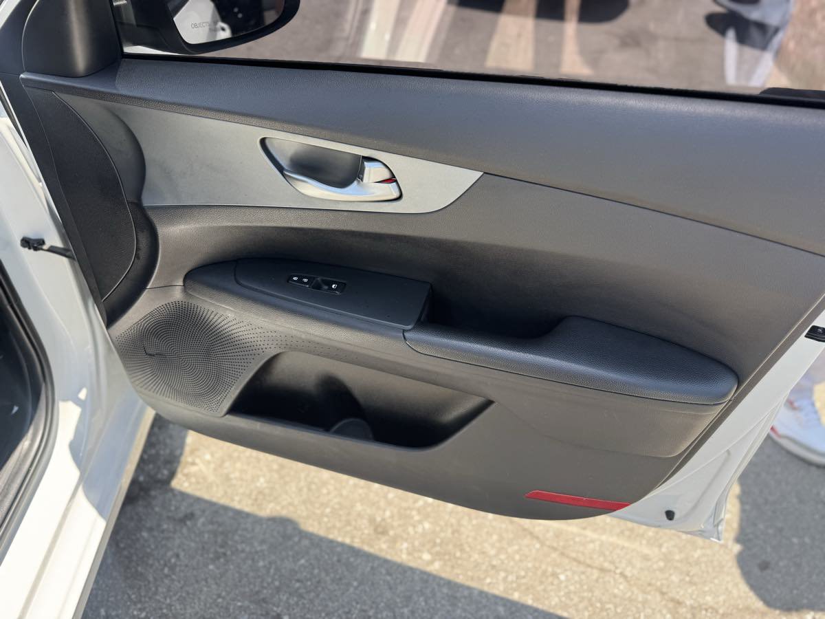 Used 2021 Kia Forte LXS FWD image 14