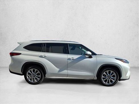 Used 2020 Toyota Highlander Limited image 4