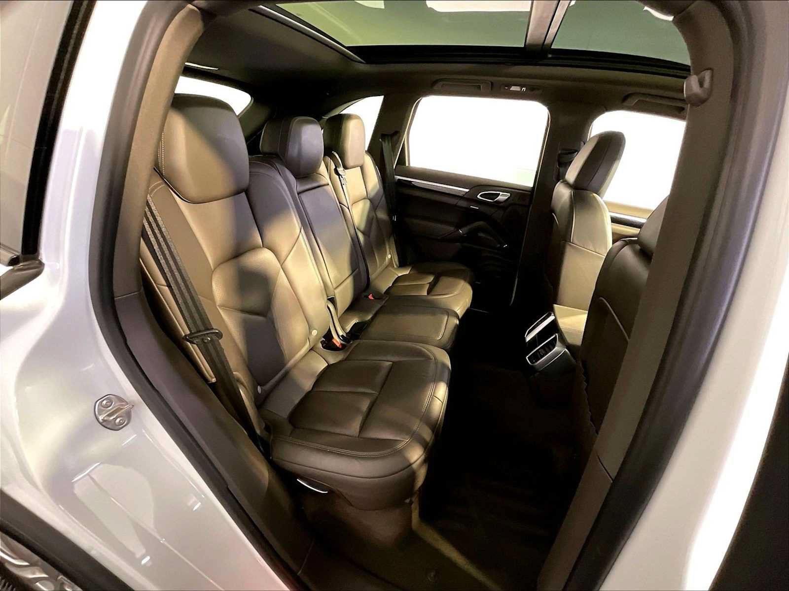 Certified 2016 Porsche Cayenne AWD/4WD image 23