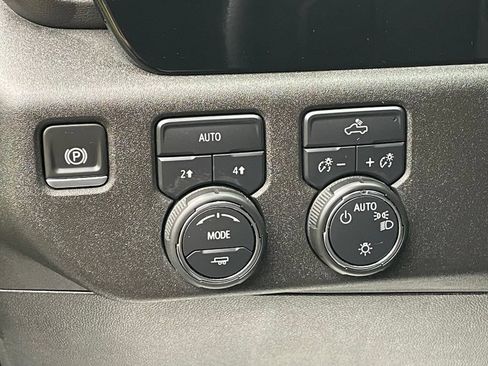 Certified 2025 Chevrolet Silverado 1500 LT AWD/4WD image 33