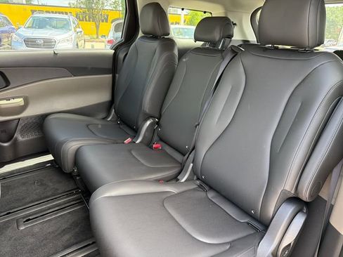 New 2026 Kia Carnival EX FWD image 19