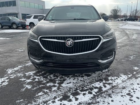 Used 2018 Buick Enclave Essence image 2