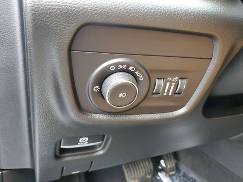 Used 2022 Jeep Grand Cherokee Summit w/ Luxury Tech Group V AWD/4WD image 12