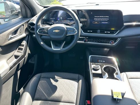 New 2026 Chevrolet Equinox LT w/ Convenience Package II AWD/4WD image 16