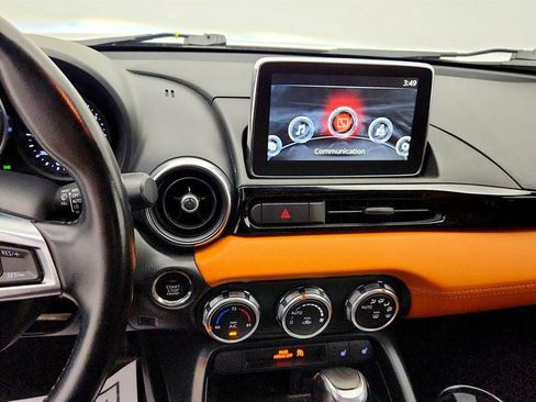 Used 2018 FIAT 124 Spider Lusso w/ Navigation & Sound Group RWD image 18