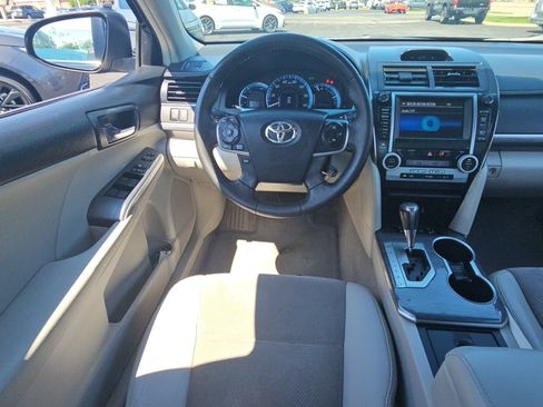 Used 2012 Toyota Camry XLE w/ Leather Pkg FWD image 9