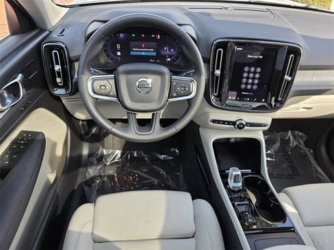 Used 2024 Volvo XC40 B5 Plus image 13