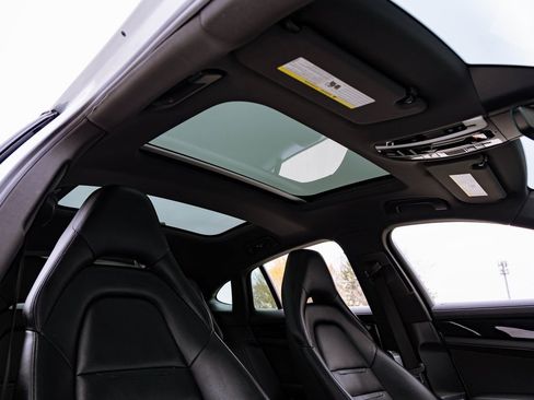 Used 2018 Porsche Panamera 4 image 26