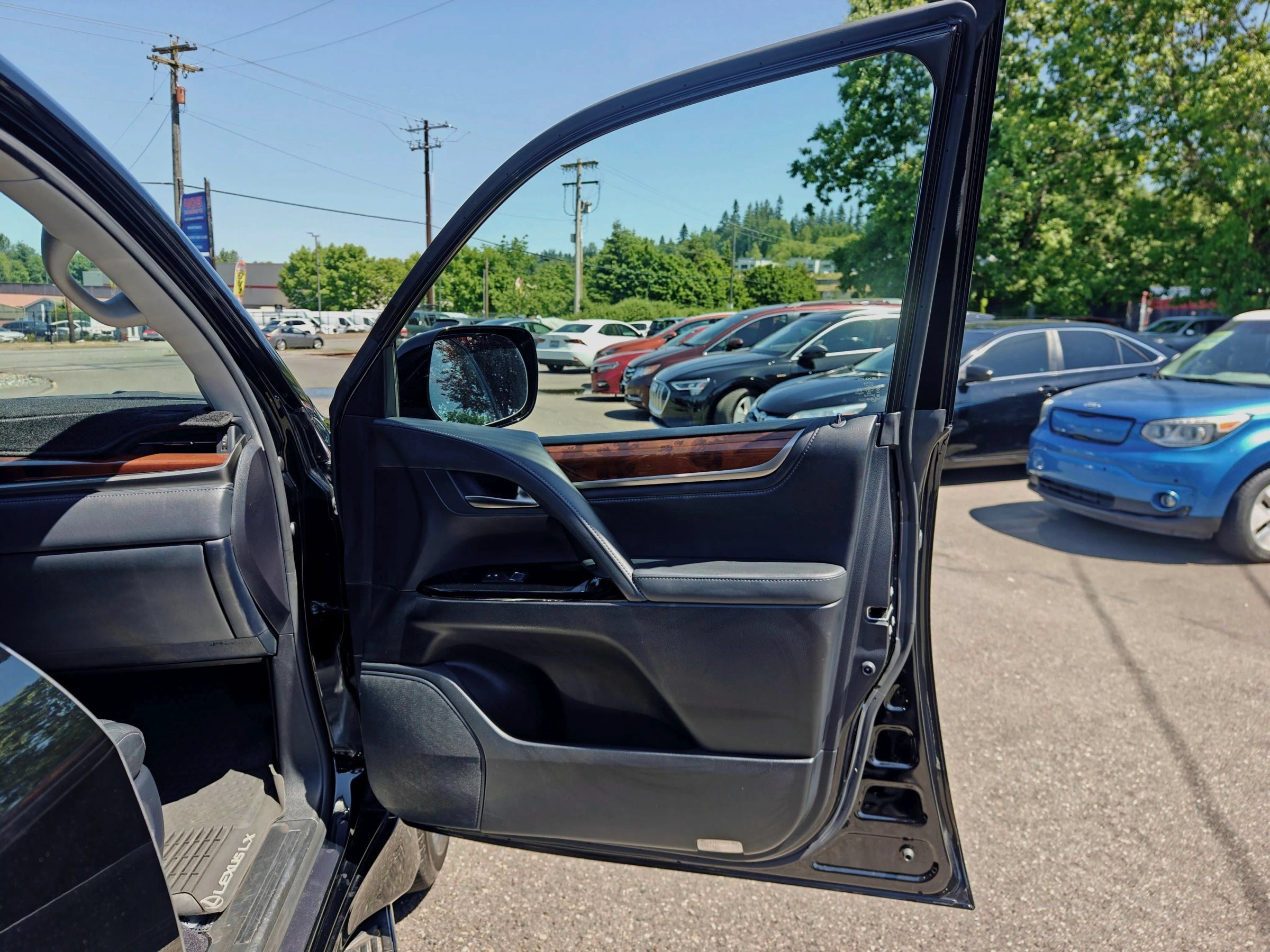 Used 2018 Lexus LX 570 4WD image 30