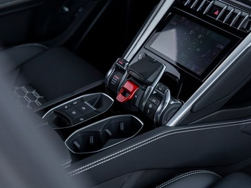 Used 2024 Lamborghini Urus S image 33