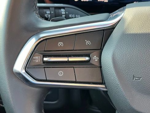Used 2025 Chevrolet Suburban Z71 AWD/4WD image 14