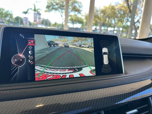 Used 2015 BMW X5 M image 9