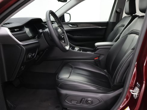 Used 2023 Jeep Grand Cherokee Limited AWD/4WD image 8