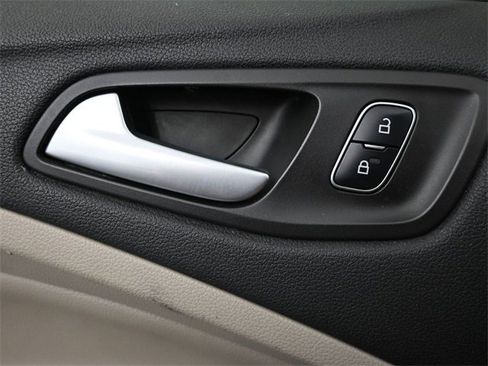 Used 2017 Ford Escape SE image 28