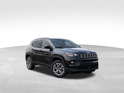 Used 2026 Jeep Compass Latitude AWD/4WD image 7