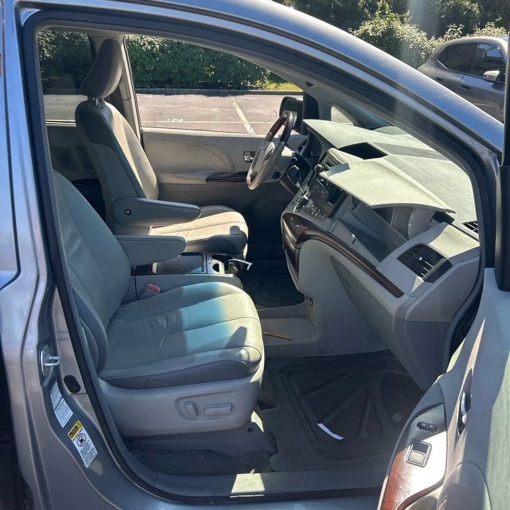 Used 2011 Toyota Sienna Limited AWD/4WD image 23
