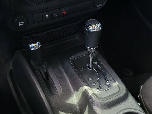Used 2018 Jeep Wrangler Sport w/ Connectivity Group AWD/4WD image 30