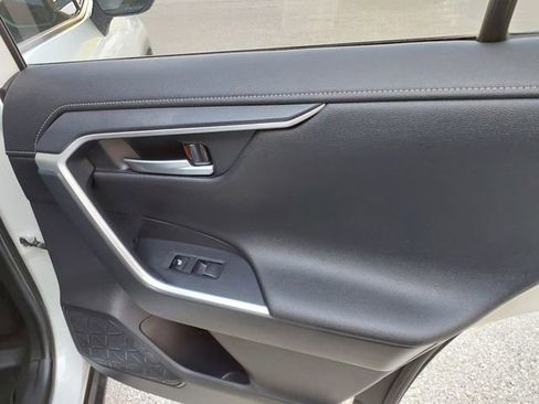 Used 2020 Toyota RAV4 Limited AWD/4WD image 16