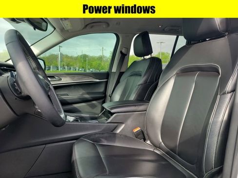 Used 2023 Jeep Grand Cherokee Limited image 23