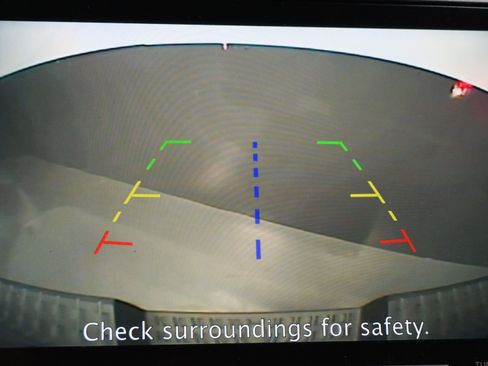 Used 2021 Nissan Titan SV w/ SV Convenience Package image 17