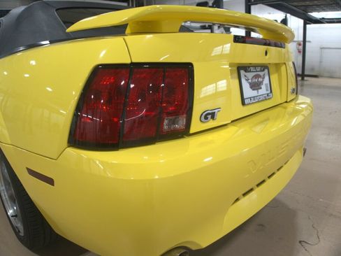 Used 2001 Ford Mustang GT RWD image 18