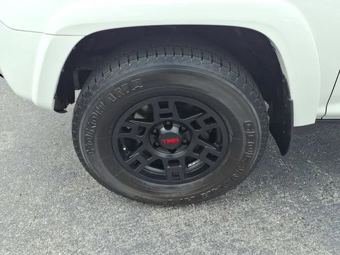 Used 2022 Toyota 4Runner TRD Off-Road Premium AWD/4WD image 4