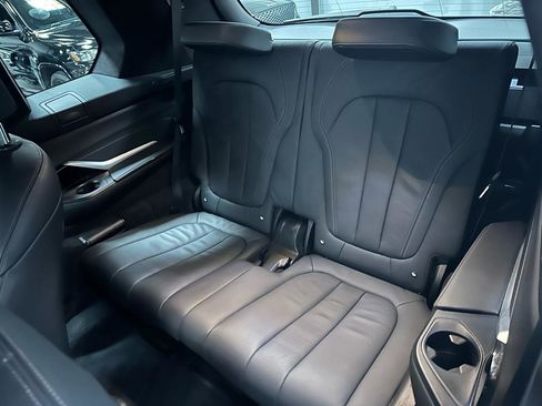 Used 2022 BMW X7 M50i image 13
