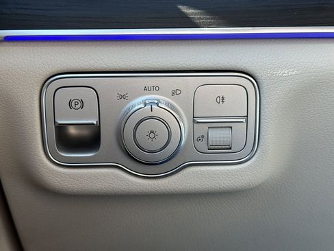 New 2026 Mercedes-Benz GLS 580 4MATIC image 21