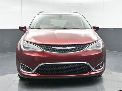 Used 2017 Chrysler Pacifica Touring-L w/ Tire & Wheel Group image 2