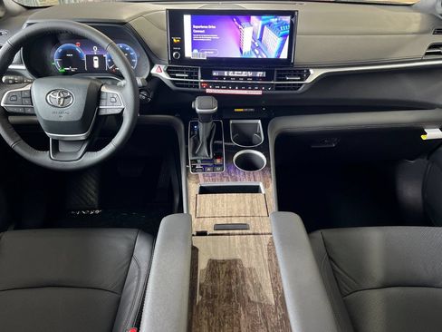 New 2026 Toyota Sienna Limited AWD/4WD image 15