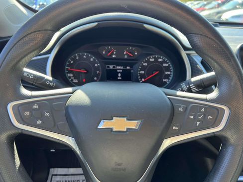 Used 2022 Chevrolet Malibu LT image 28