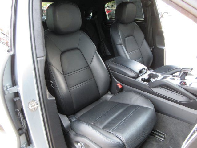 Used 2021 Porsche Cayenne GTS AWD/4WD image 27