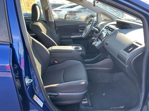 Used 2017 Toyota Prius V Three image 18
